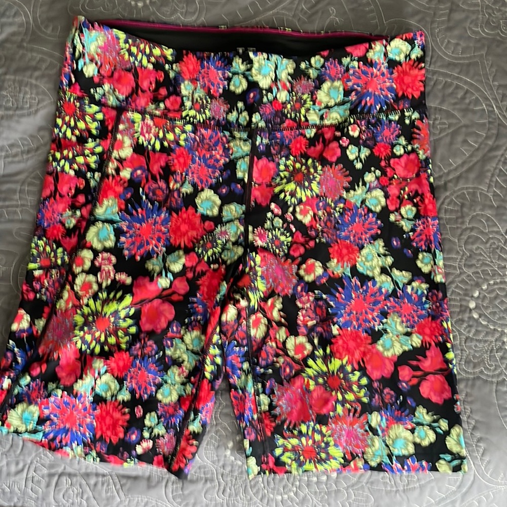 XXL Calvin Klein red floral bike shorts